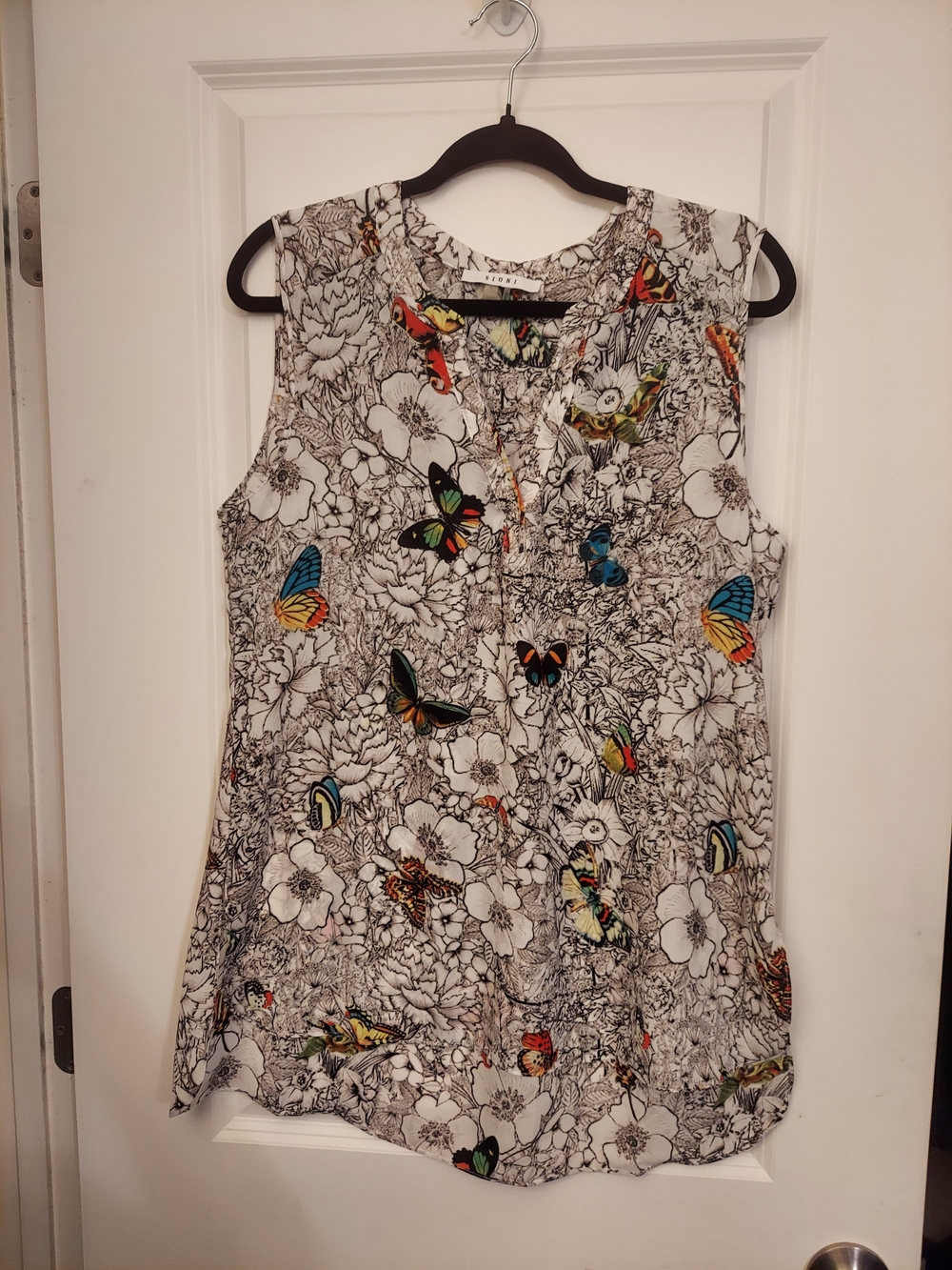 Sioni White Floral & Multicolor Butterfly Sleeveless V-Neck Blouse. Large.